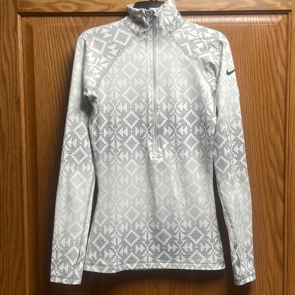 XS Nike Pro pullover